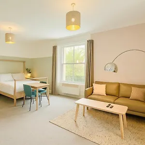 https://central-studio-flat-with-parking-permit.tophotelsbath.com
